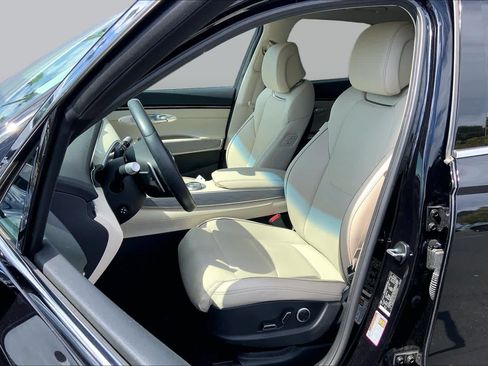 Used 2025 Genesis GV70 2.5T w/ Advanced Package AWD/4WD image 7