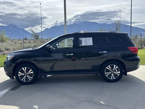 Used 2017 Nissan Pathfinder SL w/ SL Tech Package AWD/4WD image 2