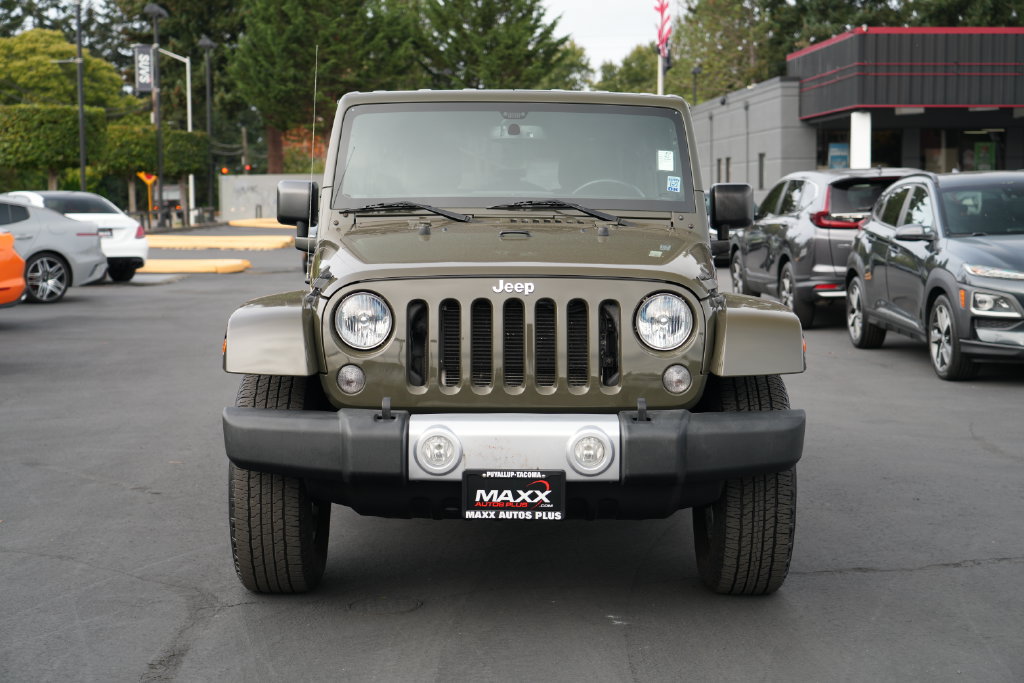 Used 2015 Jeep Wrangler Unlimited Sahara w/ Connectivity Group AWD/4WD image 3
