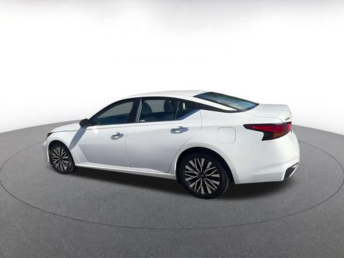 Used 2025 Nissan Altima 2.5 SV FWD image 10