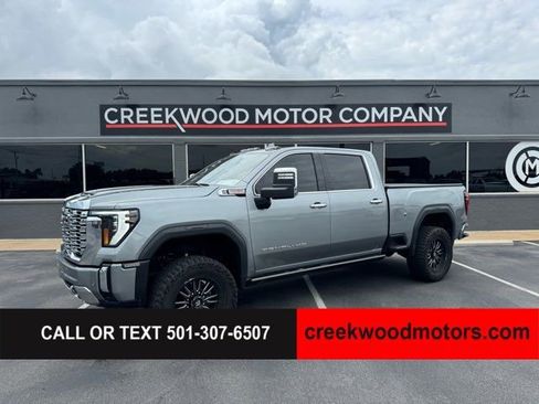 Used 2024 GMC Sierra 2500 Denali w/ Denali Reserve Package AWD/4WD image 1