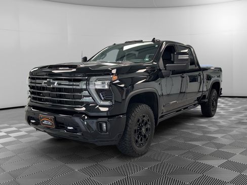 Used 2024 Chevrolet Silverado 2500 High Country w/ High Country Premium Package AWD/4WD image 4