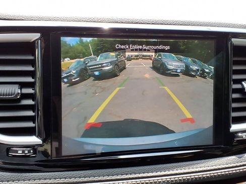 Used 2022 Chrysler Pacifica Touring FWD image 16