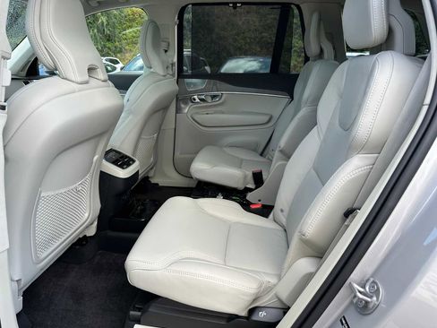 Used 2025 Volvo XC90 B6 Ultra w/ Lounge Package image 18