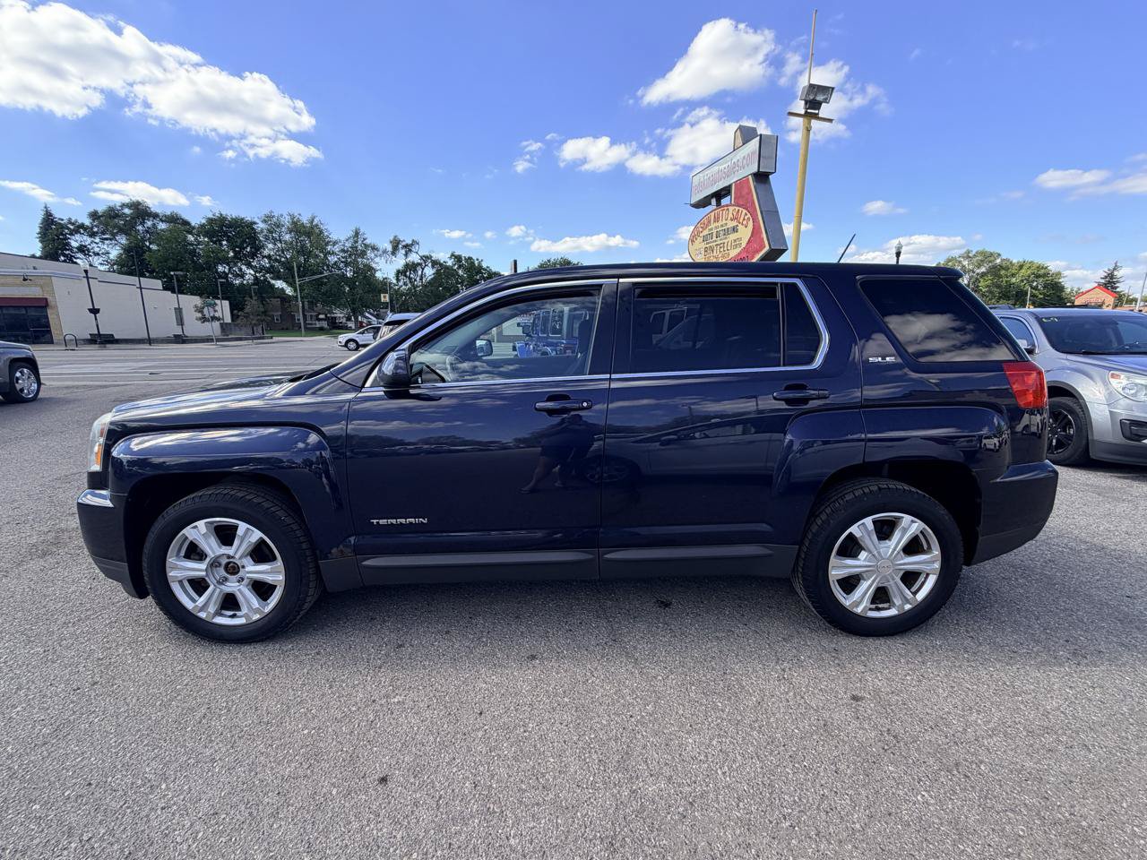 Used 2017 GMC Terrain SLE FWD image 2
