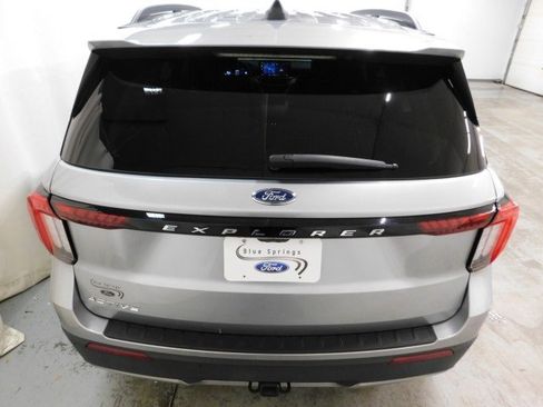 Used 2025 Ford Explorer Active w/ Active Comfort Package image 4