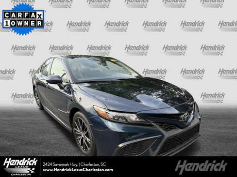 Used 2021 Toyota Camry SE FWD image 1