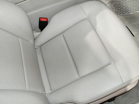 Used 2014 Mercedes-Benz E 350 4MATIC Sedan image 12
