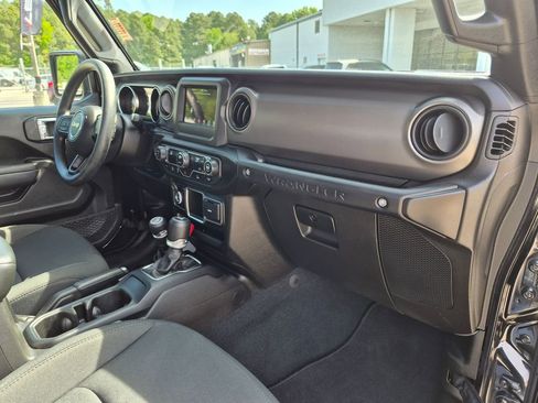 Used 2022 Jeep Wrangler Unlimited Sport AWD/4WD image 34