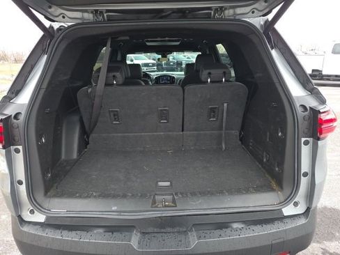 Used 2023 Chevrolet Traverse LT FWD image 11