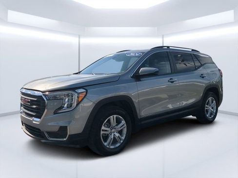 Used 2024 GMC Terrain SLE w/ Driver Convenience Package FWD image 7