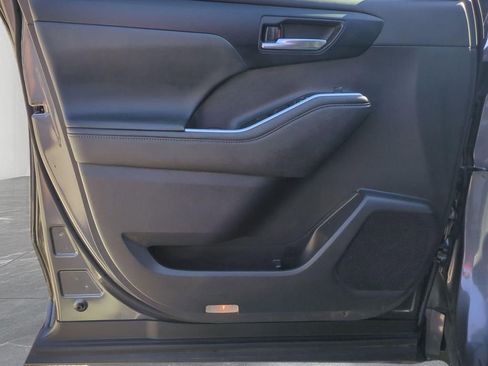 Used 2024 Toyota Highlander XLE image 15