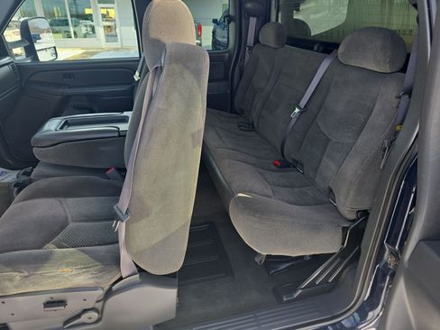 Used 2006 Chevrolet Silverado 2500 LT w/ Heavy-Duty Power Package image 21