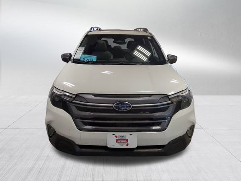 Used 2025 Subaru Forester Premium image 2