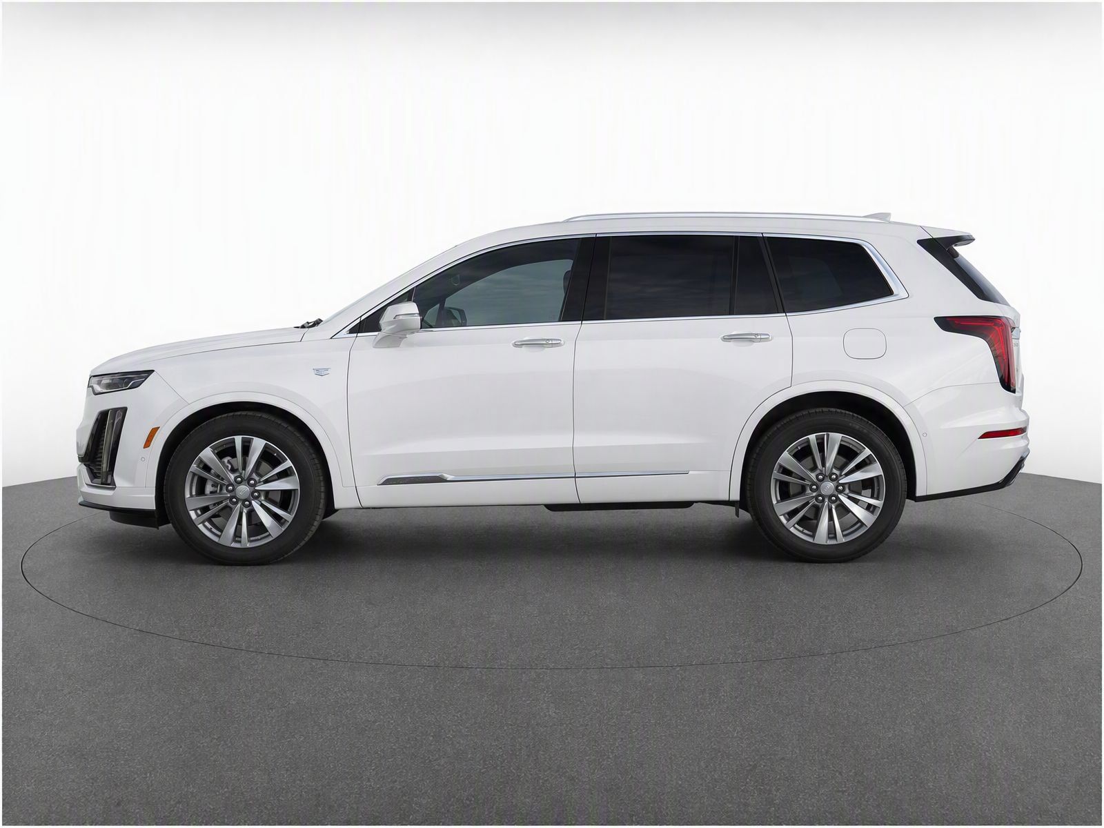 Used 2025 Cadillac XT6 Premium Luxury w/ Technology Package FWD image 6