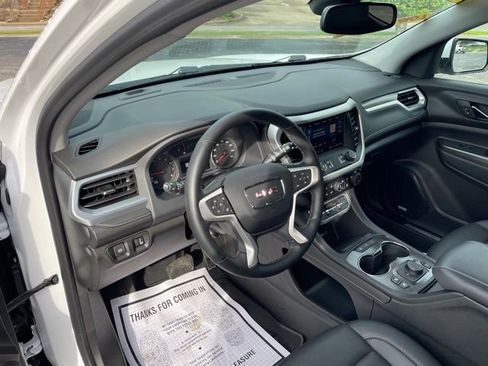 Used 2023 GMC Acadia SLT w/ Preferred Package FWD image 10