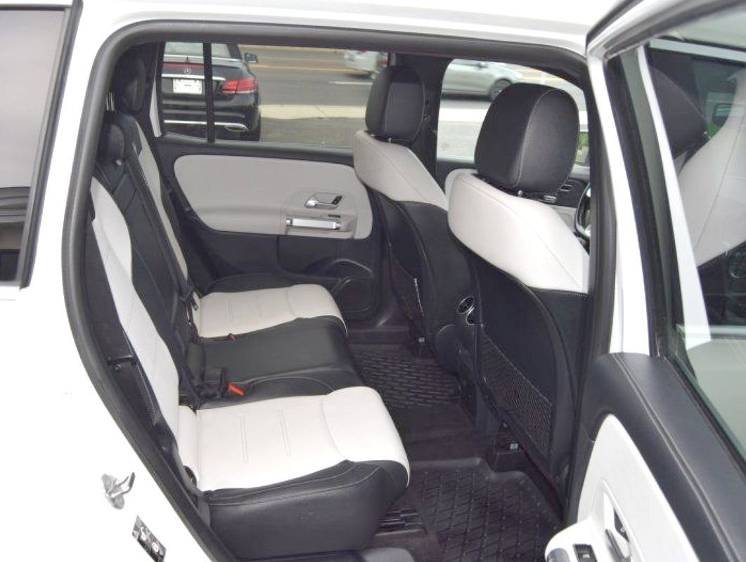 Used 2022 Mercedes-Benz GLB 250 4MATIC image 11