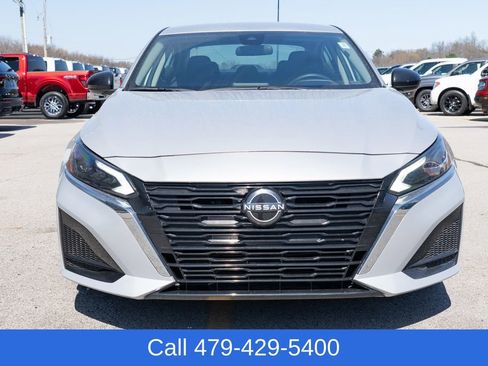 Used 2023 Nissan Altima 2.5 SV FWD image 9