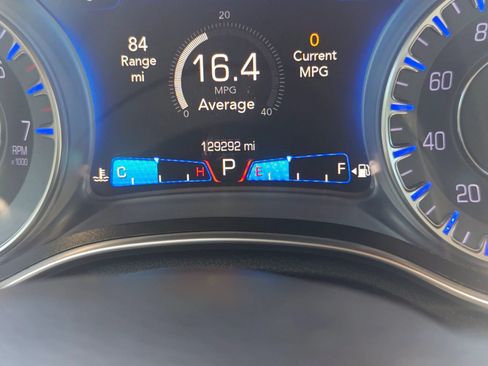 Used 2018 Chrysler 300 Limited RWD image 23