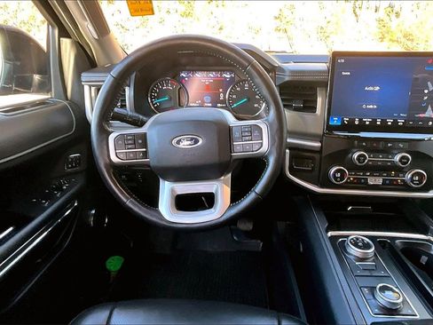 Used 2023 Ford Expedition Max XLT image 9