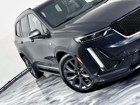 Used 2020 Cadillac XT6 Sport w/ Platinum Package AWD/4WD image 4