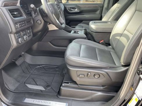 Used 2024 Chevrolet Tahoe Z71 w/ Luxury Package image 2