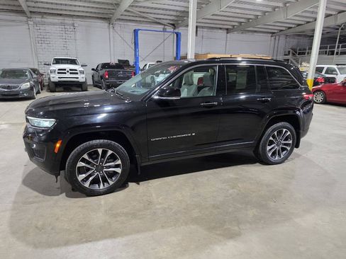 Used 2022 Jeep Grand Cherokee Overland w/ Adv Protech Group III AWD/4WD image 3