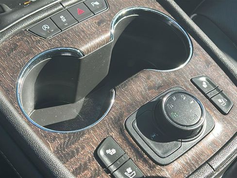 Certified 2022 GMC Acadia Denali w/ Denali Ultimate Package image 24