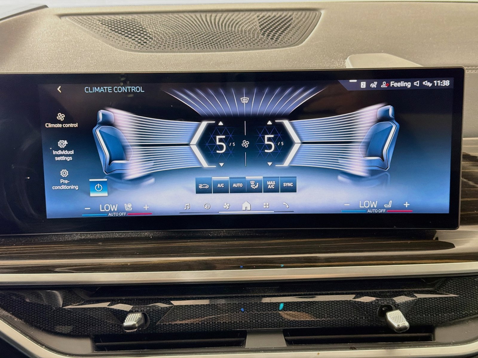 Certified 2024 BMW X7 xDrive40i w/ Premium Package AWD/4WD image 19