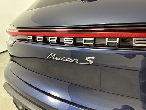 Certified 2022 Porsche Macan S w/ Premium Package Plus AWD/4WD image 19