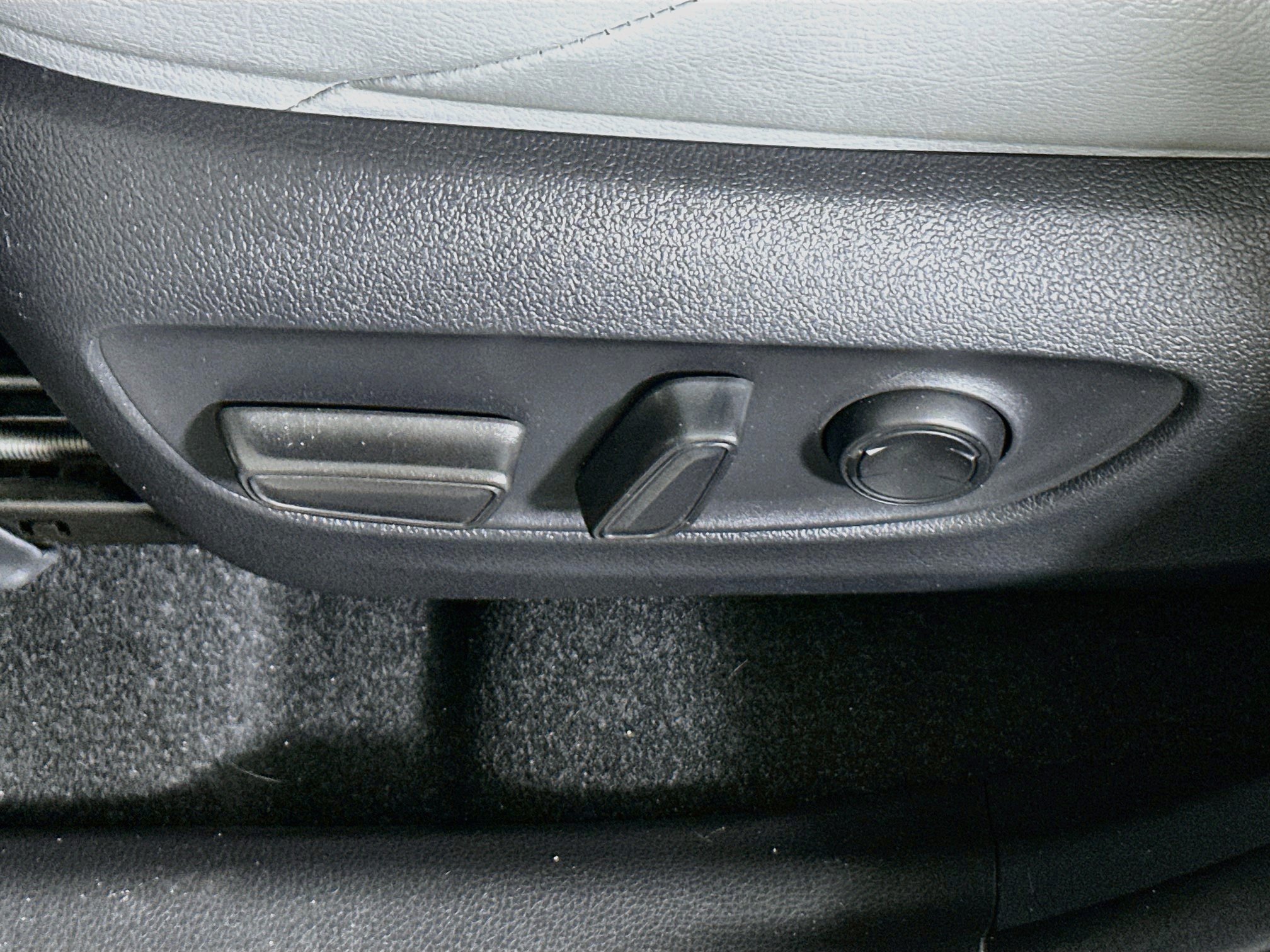 Used 2024 Toyota Venza LE AWD/4WD image 13