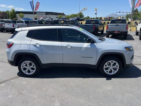 Used 2024 Jeep Compass Latitude AWD/4WD image 7