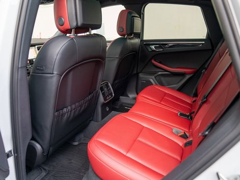 Certified 2026 Porsche Macan AWD/4WD image 22