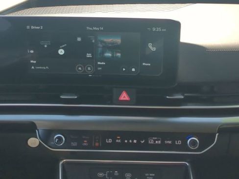Used 2026 Kia Carnival SX w/ SX Dark Edition Package FWD image 19