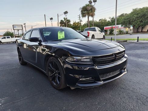 Used 2016 Dodge Charger SXT RWD image 4