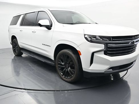 Used 2021 Chevrolet Suburban LT RWD image 2