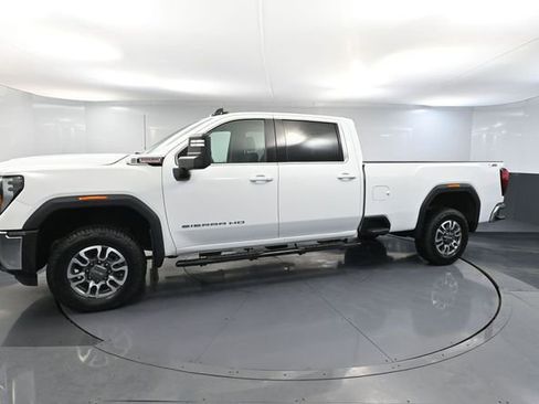 Used 2024 GMC Sierra 3500 SLE w/ SLE Convenience Package image 12