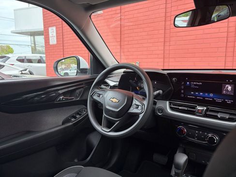 Used 2025 Chevrolet TrailBlazer LT FWD image 31