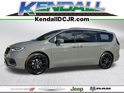 Certified 2022 Chrysler Pacifica Touring-L w/ S Appearance Package