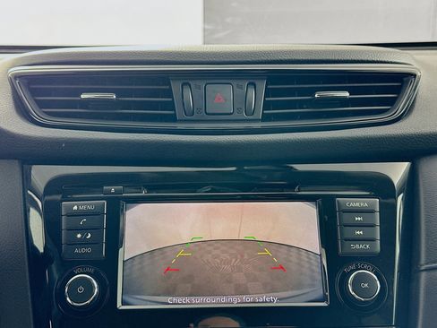 Used 2020 Nissan Rogue S FWD image 22