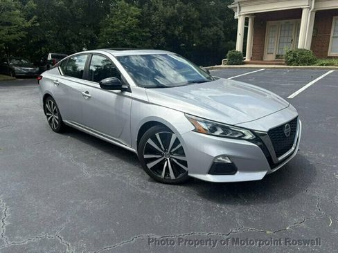 Used 2019 Nissan Altima 2.5 SR w/ SR Premium Package FWD image 2