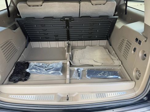 Used 2020 Chevrolet Suburban Premier AWD/4WD image 46