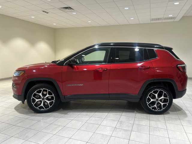 Used 2025 Jeep Compass Limited AWD/4WD image 2