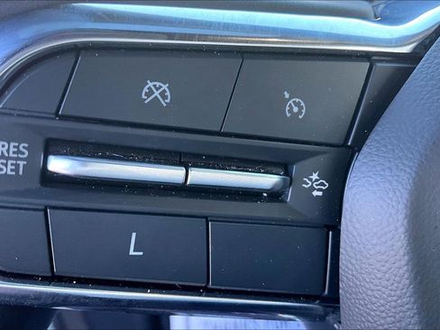 Used 2025 Chevrolet Equinox LT w/ Safety and Technology Package image 10