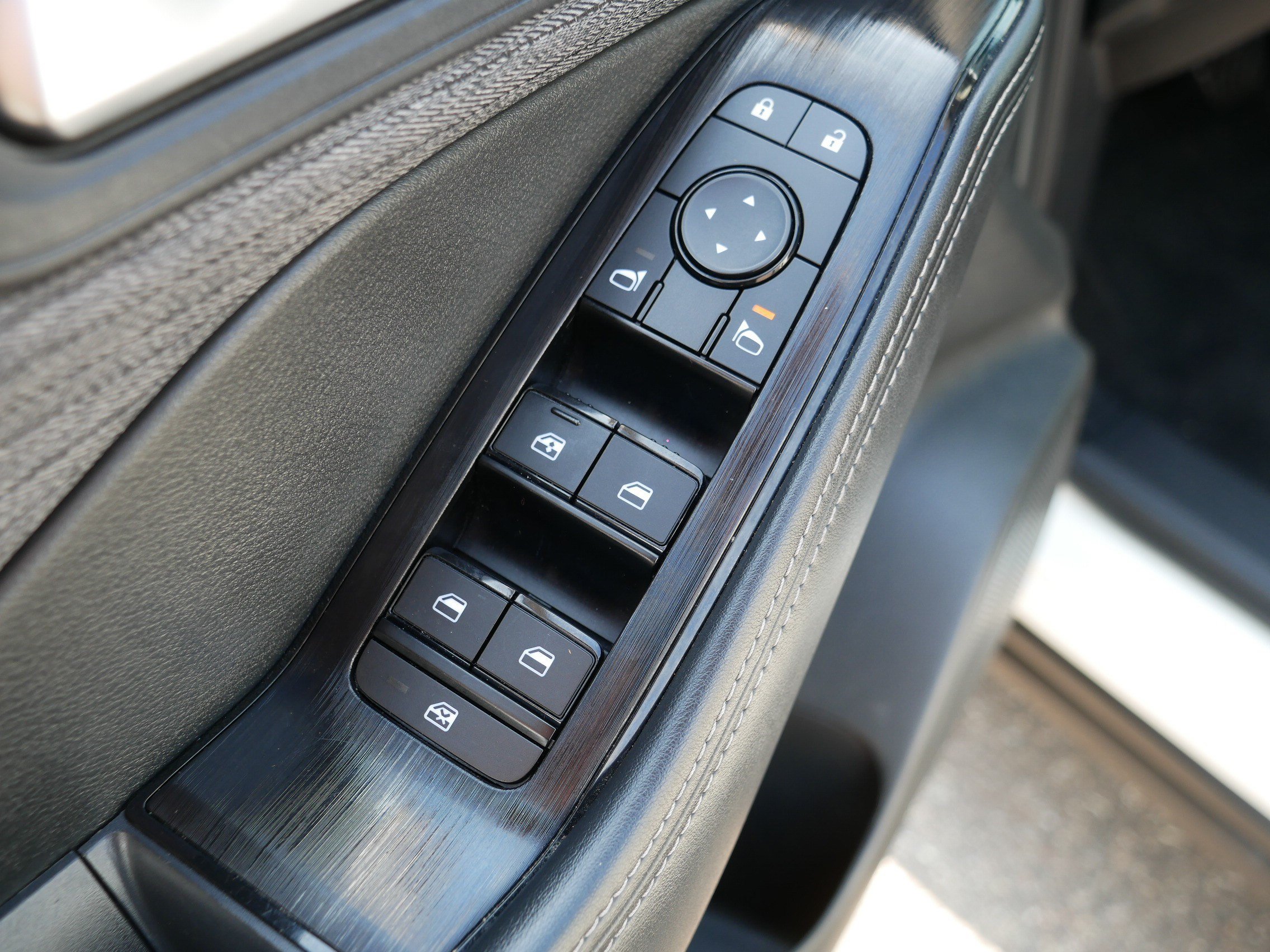 Certified 2023 Nissan Rogue SV AWD/4WD image 19