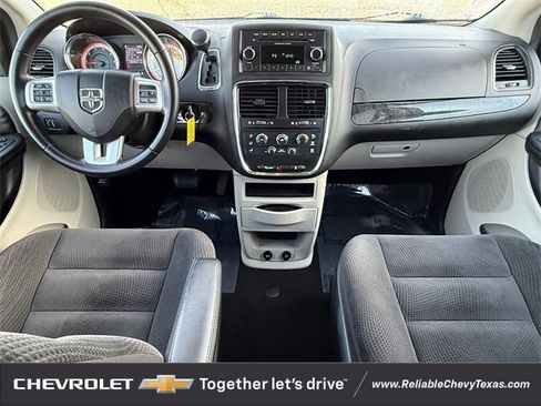 Used 2018 Dodge Grand Caravan SE w/ UConnect Hands-Free Group image 11