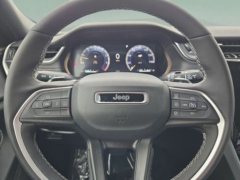 New 2025 Jeep Grand Cherokee Altitude RWD image 30