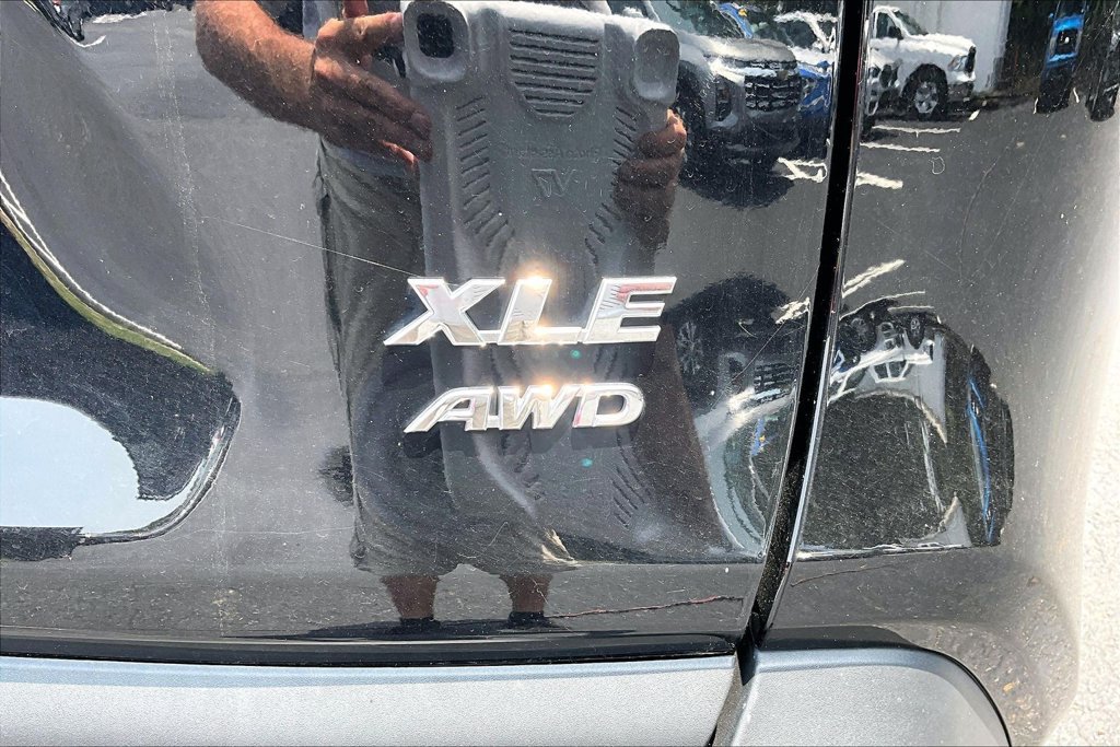 Used 2025 Toyota RAV4 XLE AWD/4WD image 24