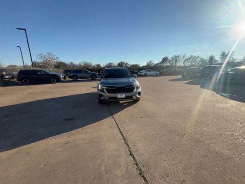 Used 2025 Kia Seltos S image 16
