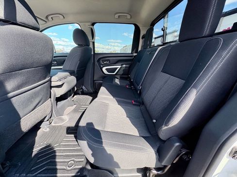 Used 2018 Nissan Titan SV image 21